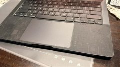 通过将NAND裸片间接堆叠正在PCB板上的方